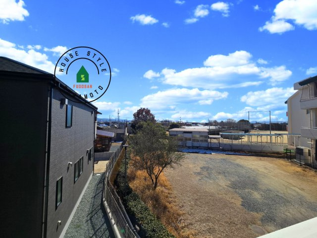 上益城郡益城町広崎第1-4棟(1号棟)の展望|窓から緑が見える物件も魅力的です。