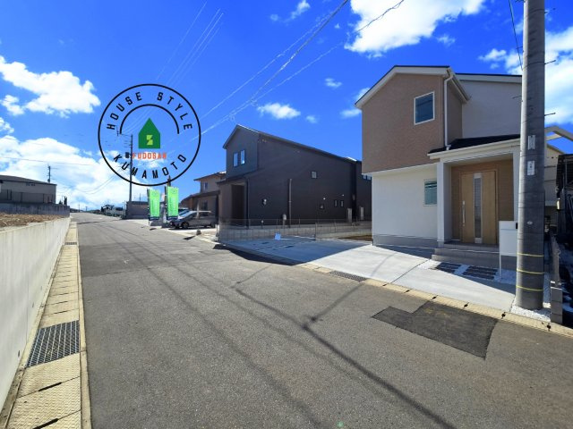 上益城郡益城町広崎第1-4棟(1号棟)の前面道路含む現地写真|見学の時間などお気軽にお問い合わせ下さい。