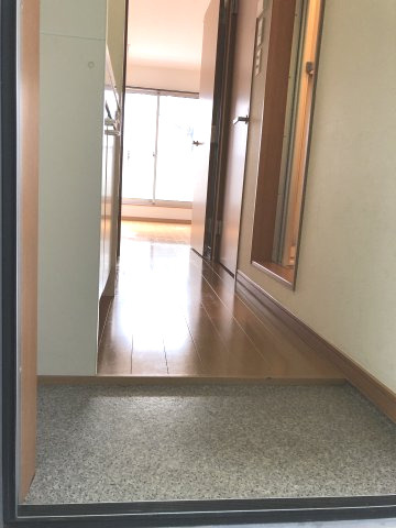 川崎市多摩区西生田３丁目のアパートの玄関