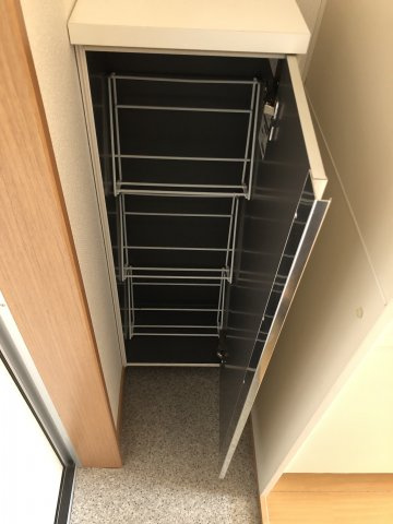 川崎市多摩区西生田３丁目のアパートの玄関