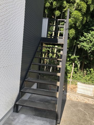 川崎市多摩区西生田３丁目のアパートのエントランス