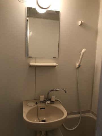 川崎市多摩区西生田３丁目のアパートの洗面所