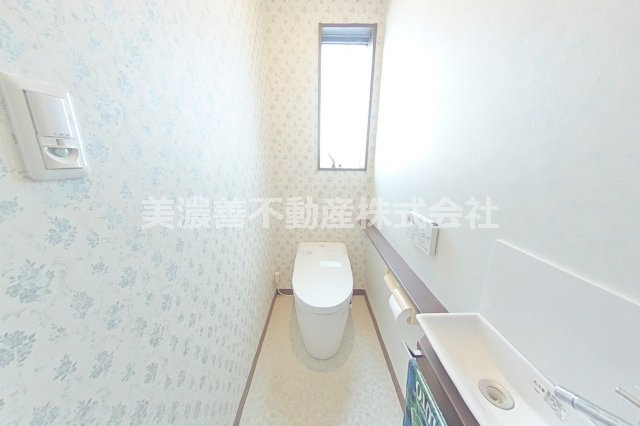 ６６２６０　岐阜市西鶉５丁目中古戸建てのトイレ
