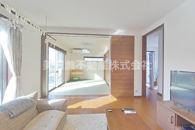 ６６２６０　岐阜市西鶉５丁目中古戸建ての居間・リビング