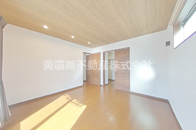 ６６２６０　岐阜市西鶉５丁目中古戸建ての洋室