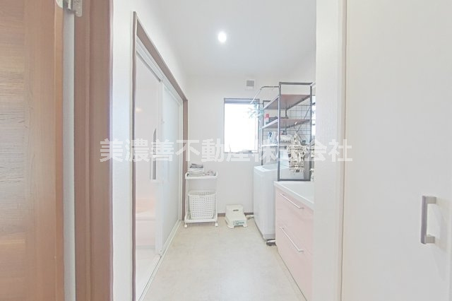 ６６２６０　岐阜市西鶉５丁目中古戸建ての脱衣所