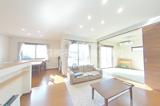 ６６２６０　岐阜市西鶉５丁目中古戸建ての居間・リビング