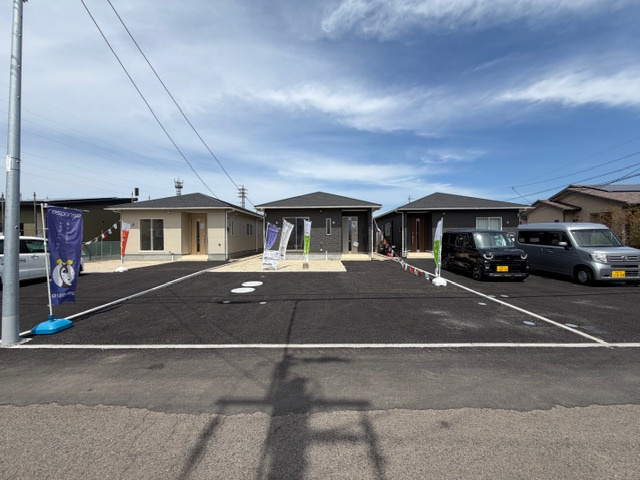 都城市都北町の新築一戸建の前面道路含む現地写真