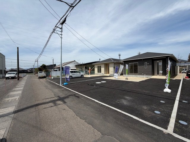 都城市都北町の新築一戸建の前面道路含む現地写真