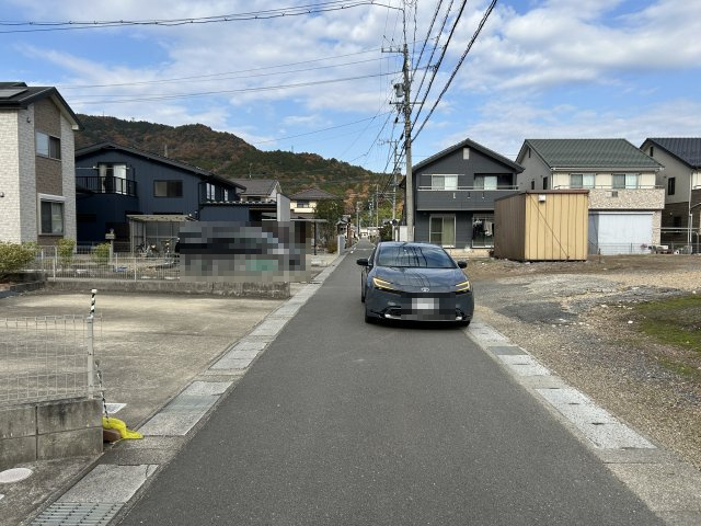 土地　岩崎の前面道路含む現地写真