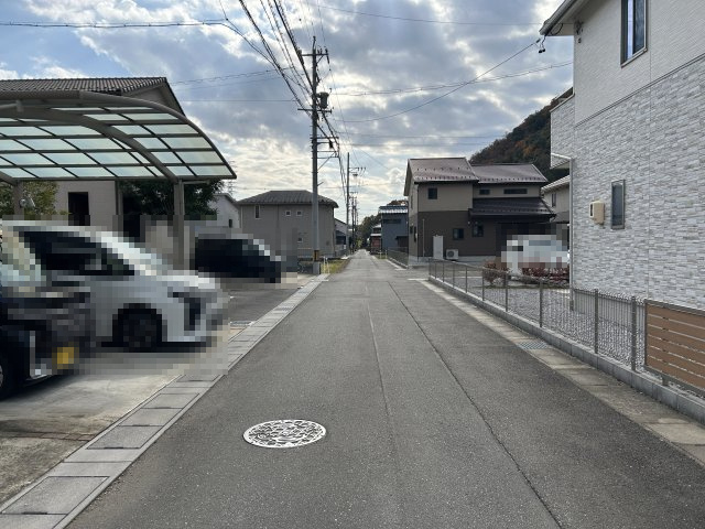 土地　岩崎の前面道路含む現地写真