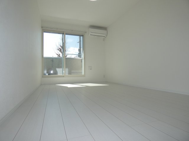 【洋室】 | ゆったりした8.4帖洋室です