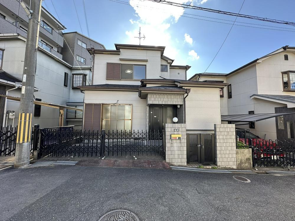 長尾元町1丁目　中古一戸建ての外観|新しい生活にいかがでしょうか？外観はお住まいの顔になります。こだわりたいポイントですね。外壁塗装や屋根塗装のご相談も承っております。
■現地内覧・資金計画相談・住宅ローン相談もお問合せ受付中■