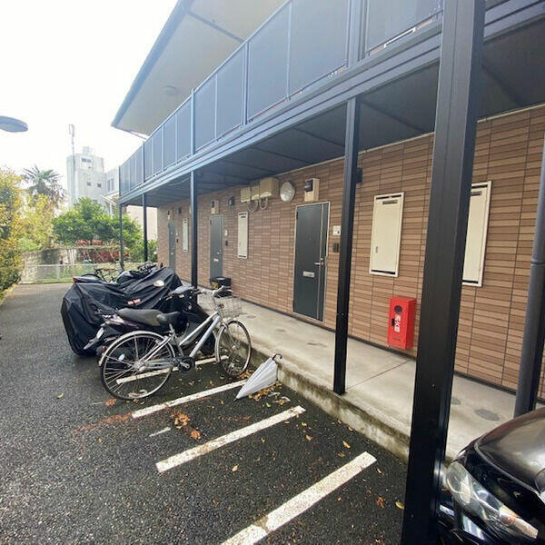 川崎市多摩区宿河原６丁目のアパートのエントランス