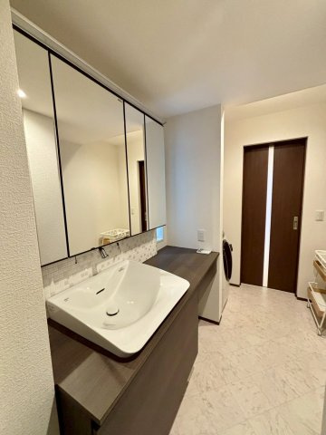 杉並区和田１丁目戸建の独立洗面台