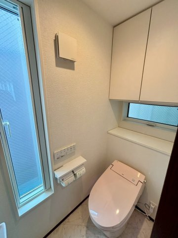 杉並区和田１丁目戸建のトイレ