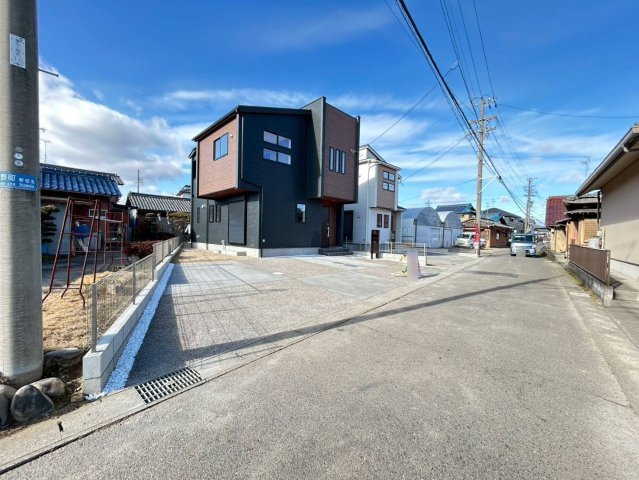 ブルーミングガーデン　江南市前野町新田北　全2区画分譲の前面道路含む現地写真|■前面道路　■ヤマダ不動産　株式会社リライフ　
■夢のマイホーム購入をフルサポートします！