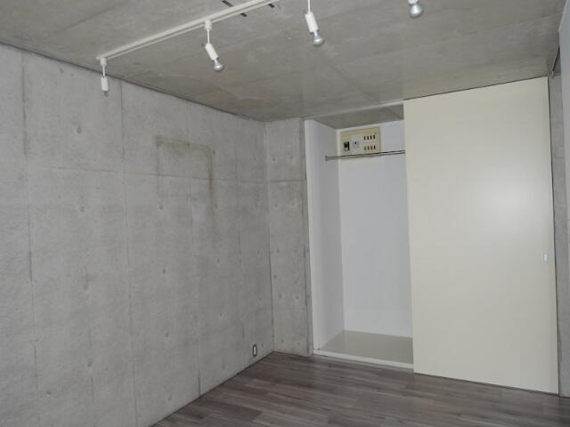 川崎市多摩区菅稲田堤２丁目の賃貸マンションのエントランス|収納スペース（他室参照）