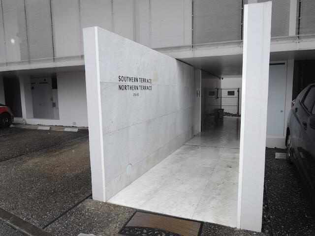 川崎市多摩区菅稲田堤２丁目の賃貸マンションのエントランス