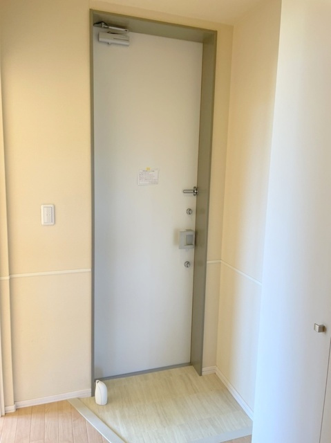 サン桂台の玄関|ダブルロックの玄関