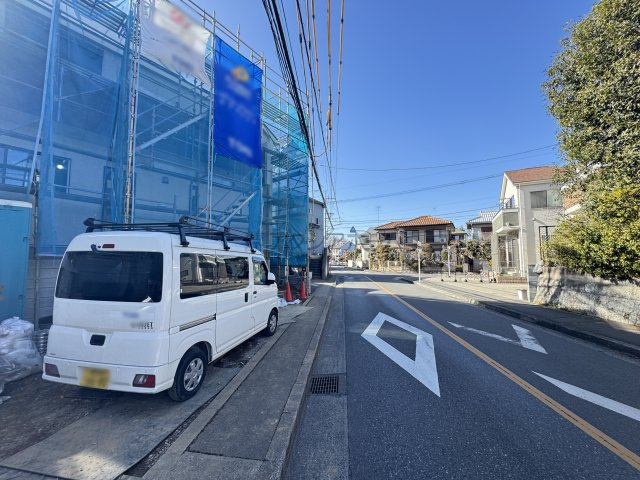 東村山市恩多町1丁目・全1棟　新築一戸建　～収納豊富～の前面道路含む現地写真|建築中写真（2026年2月19日撮影）