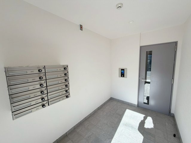 アステリア（足立区六木2丁目　アパート）のエントランス|建物の内部です