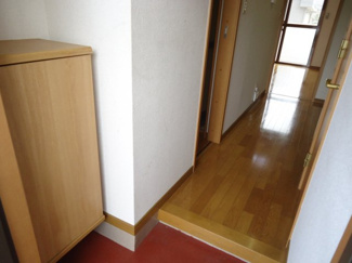 【エントランス】 | エメローズ南蔵王 | シューズボックス　※左右反転・イメージ