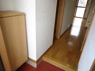 【エントランス】 | エメローズ南蔵王 | シューズボックス　※左右反転・イメージ