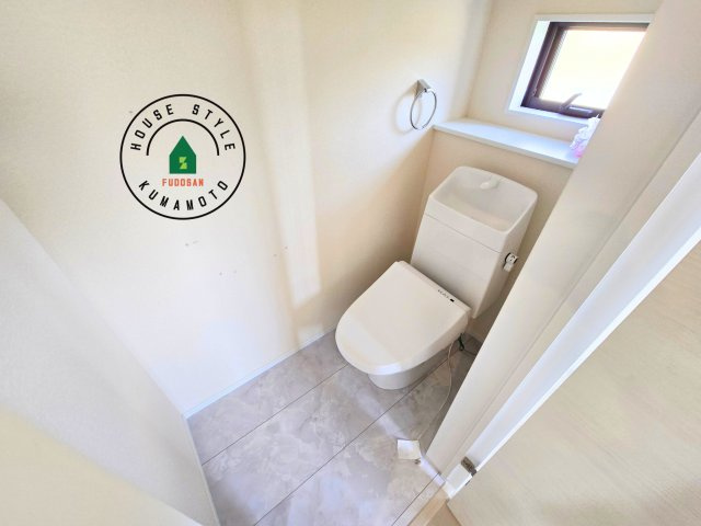 熊本市西区上代3丁目第1-4棟（1号棟）のトイレ|温水洗浄便座を完備しております。2ヶ所にトイレがあるのは朝の慌ただしい時間も安心です。