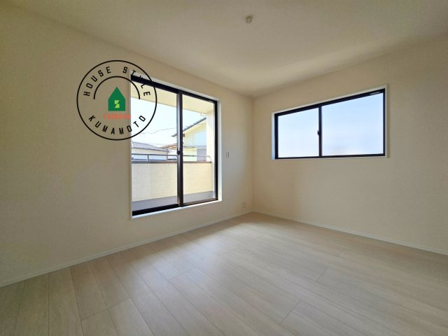 熊本市西区上代3丁目第1-4棟（1号棟）の寝室|主寝室には収納力に優れたクローゼットがありますので、お部屋もすっきり片付きます。