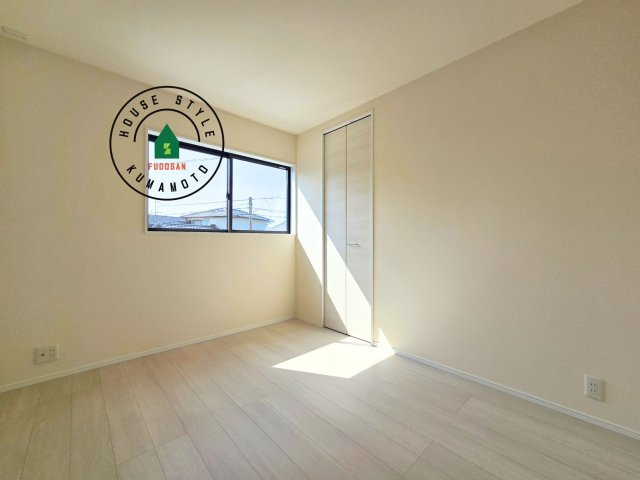 熊本市西区上代3丁目第1-4棟（1号棟）の洋室|採光良好な洋室は全居室、複層ガラスの遮熱効果と断熱効果で、一年中快適に過ごせます。