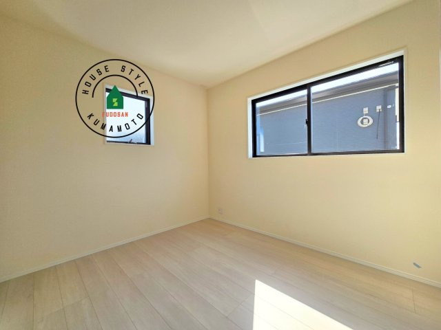 熊本市西区上代3丁目第1-4棟（1号棟）の子供部屋|穏やかな光が差し込む室内には、穏やかな時間が流れます。