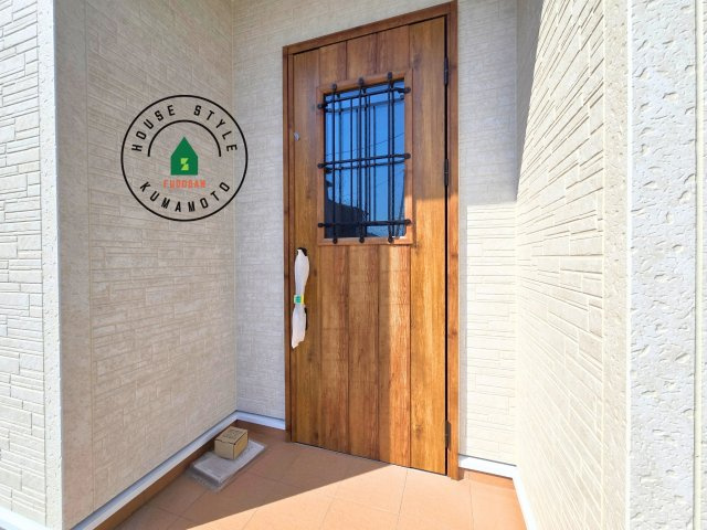 熊本市西区上代3丁目第1-4棟（1号棟）の玄関|おでかけの時も帰った時も、「我が家」を最初に感じでもらえる素敵な空間に。