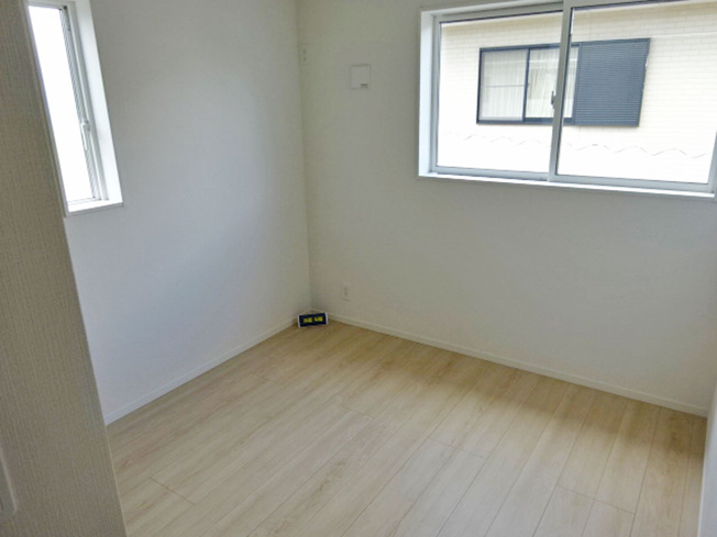 【洋室】 | 函南町仁田第12 新築建売分譲住宅 土地＋建物 TW05995 | 函南町仁田2号棟　洋室5帖 ※令和8年6月19日撮影写真