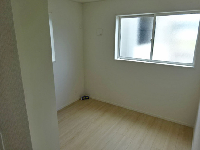 【洋室】 | 函南町仁田第12 新築建売分譲住宅 土地＋建物 TW05995 | 函南町仁田2号棟　洋室5帖 ※令和8年6月19日撮影写真