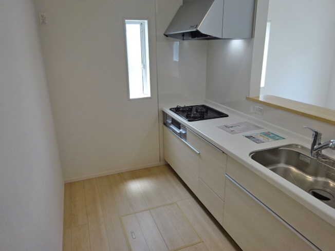 【キッチン】 | 函南町仁田第12 新築建売分譲住宅 土地＋建物 TW05995 | 函南町仁田2号棟　キッチン ※令和8年6月19日撮影写真