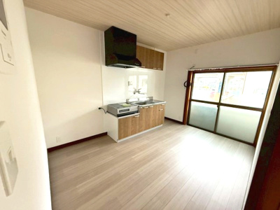 【キッチン】 | 【プレイワーク二田町】松ノ浜駅まで歩6分・昭和47年建築・北西角地 | キッチンでお料理をお楽しみください