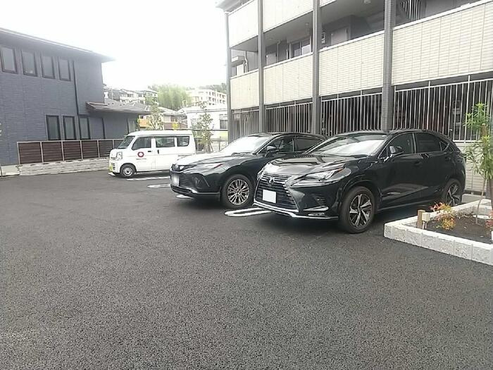 町田市能ヶ谷４丁目のアパートの駐車場