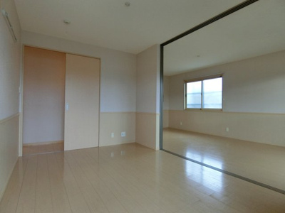 【洋室】 | プラシードM | イメージ201号室の写真（反転あり）