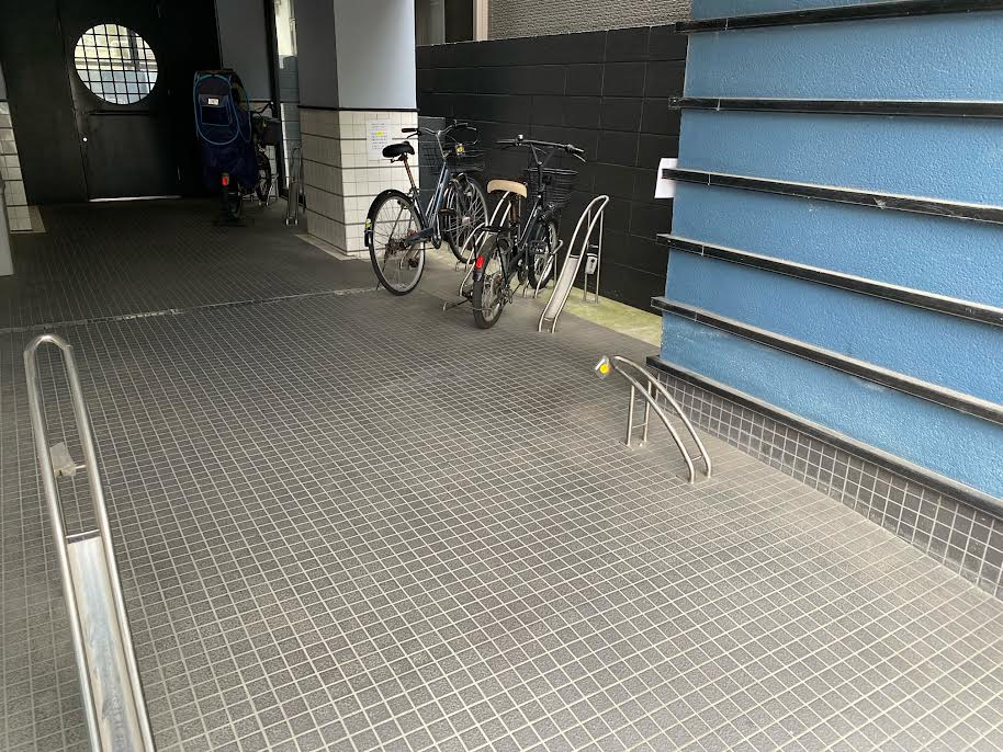 バースのロビー|建物の内部です