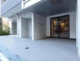 ルクレ上野のエントランス