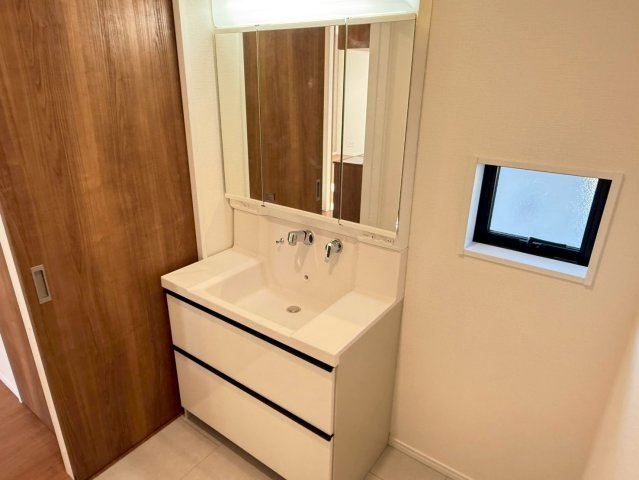 川口市芝宮根町　新築一戸建て　A号棟の独立洗面台|独立洗面化粧台付き