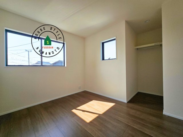 熊本市西区上代3丁目第1-4棟（2号棟）の子供部屋|穏やかな光が差し込む室内には、穏やかな時間が流れます。