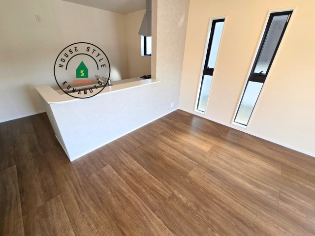 熊本市西区上代3丁目第1-4棟（2号棟）のダイニング|キッチンから立ち込める香りが今日の料理を期待させます。