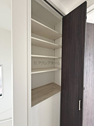入間市大字下藤沢・全1棟　新築一戸建　～大型3LDK×収納充実～の収納|2Fホール収納