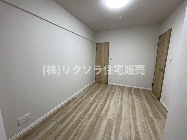 コスモ光善寺の子供部屋|洋室6.2帖
■物件内覧・資金計画相談・住宅ローン相談、リフォーム相談、お問合せ受付中■
※当日・翌日のご内覧、ご相談はお電話でのお問合せがスムーズです！