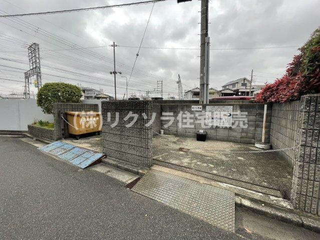コスモ光善寺の現況写真|敷地内ゴミステーション
■物件内覧・資金計画相談・住宅ローン相談、リフォーム相談、お問合せ受付中■
※当日・翌日のご内覧、ご相談はお電話でのお問合せがスムーズです！