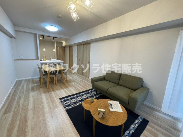 コスモ光善寺の居間・リビング|LDK15.9帖
■物件内覧・資金計画相談・住宅ローン相談、リフォーム相談、お問合せ受付中■
※当日・翌日のご内覧、ご相談はお電話でのお問合せがスムーズです！