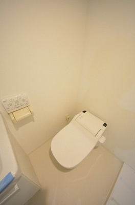 【トイレ】 | ミレニアス西荻 | 温水洗浄便座。