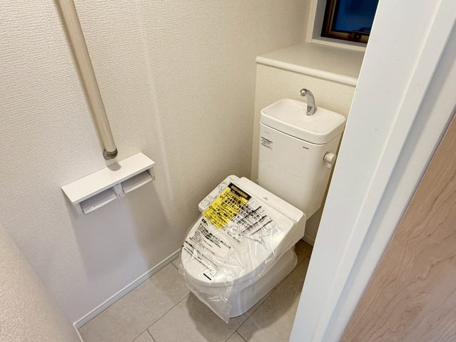 川口市芝宮根町　新築一戸建て　B号棟のトイレ|トイレもきれいです